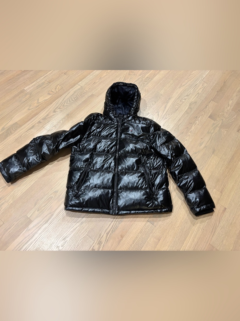 Tommy Hilfiger Men’s XL Black Glossy Hooded Puffer Winter Jacket Coat